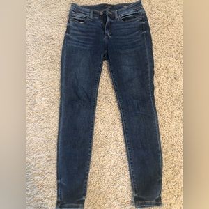 Judy Blue Skinny Jean in a size 5/27.  No distressing.